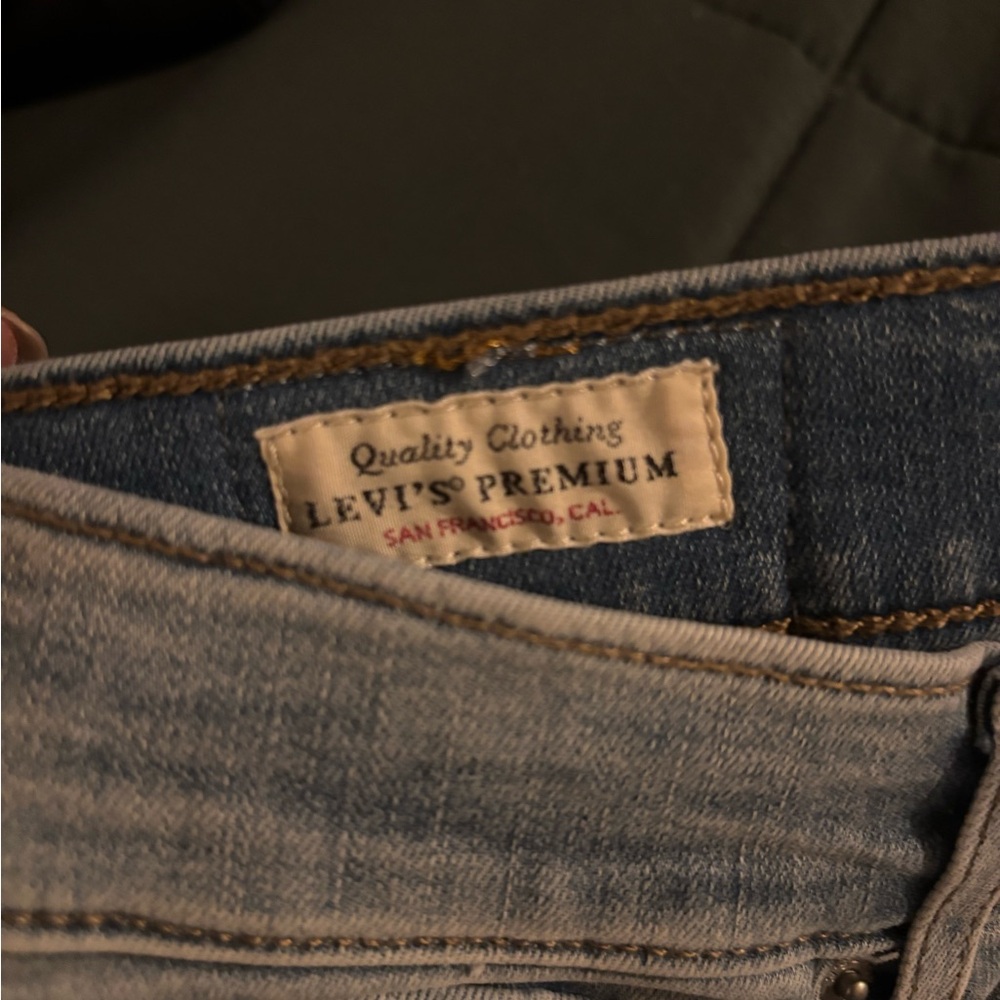 Distressed Levi’s - Picture 4 of 7